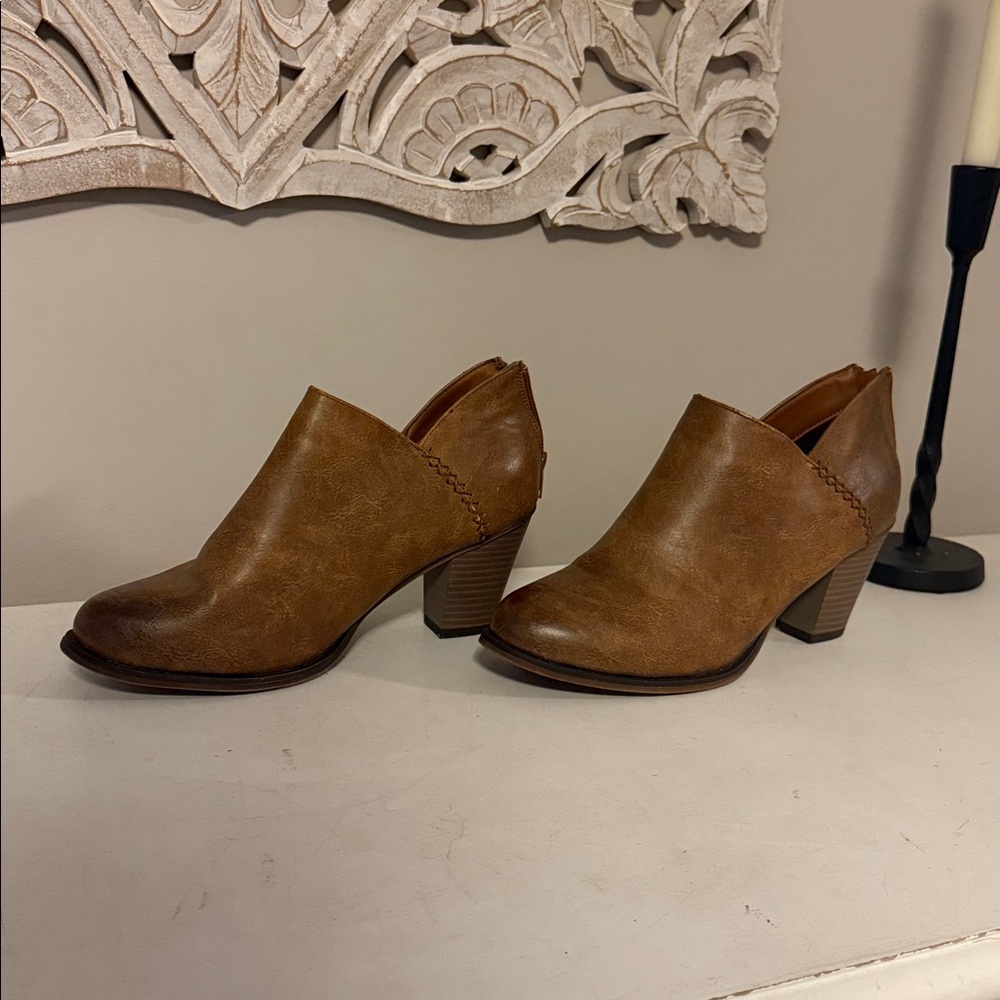 Mata Womens Size 10 Brown Ankle Boots Western Stacked Heel Booties